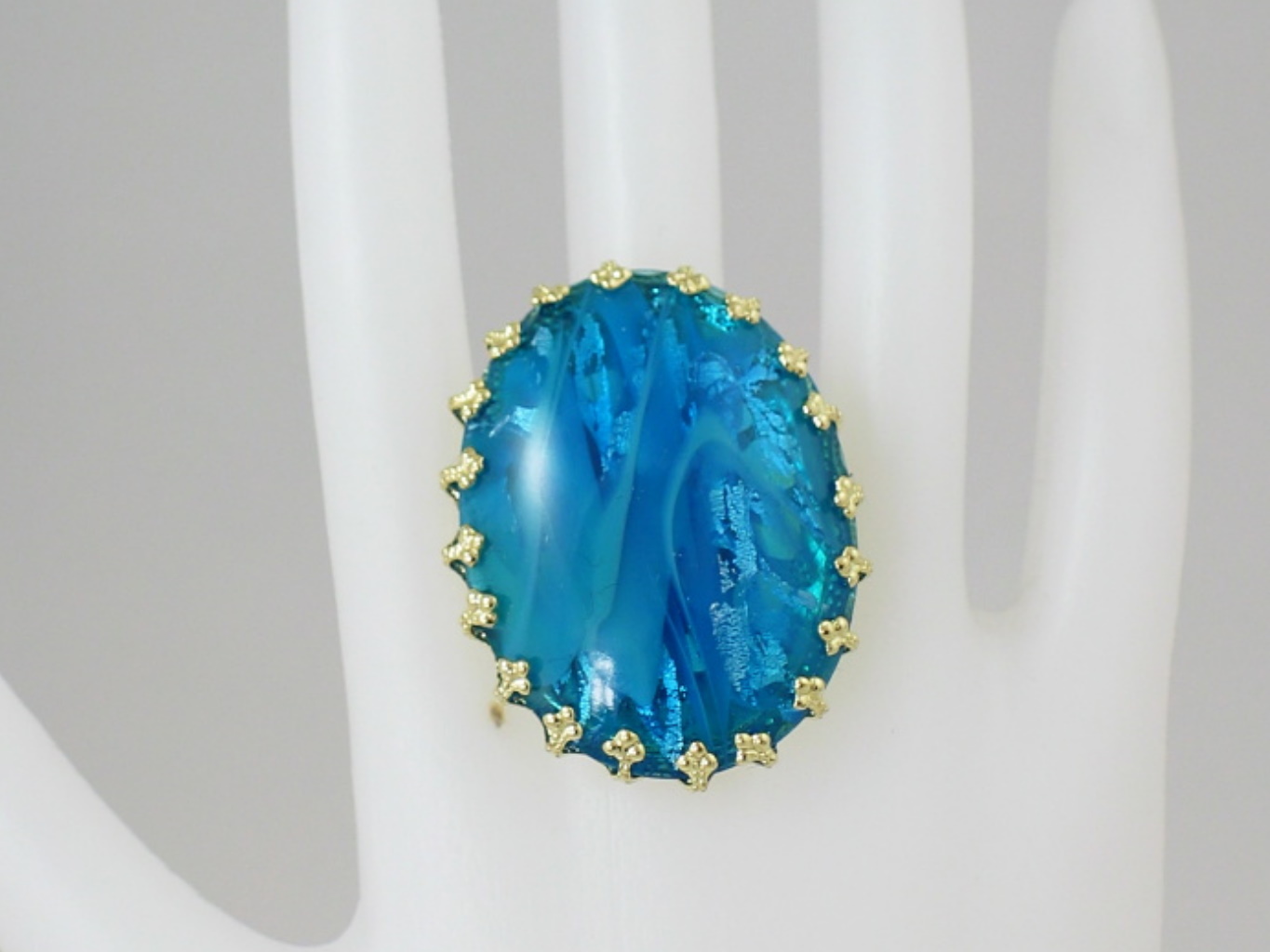 Hiraola's Product Image