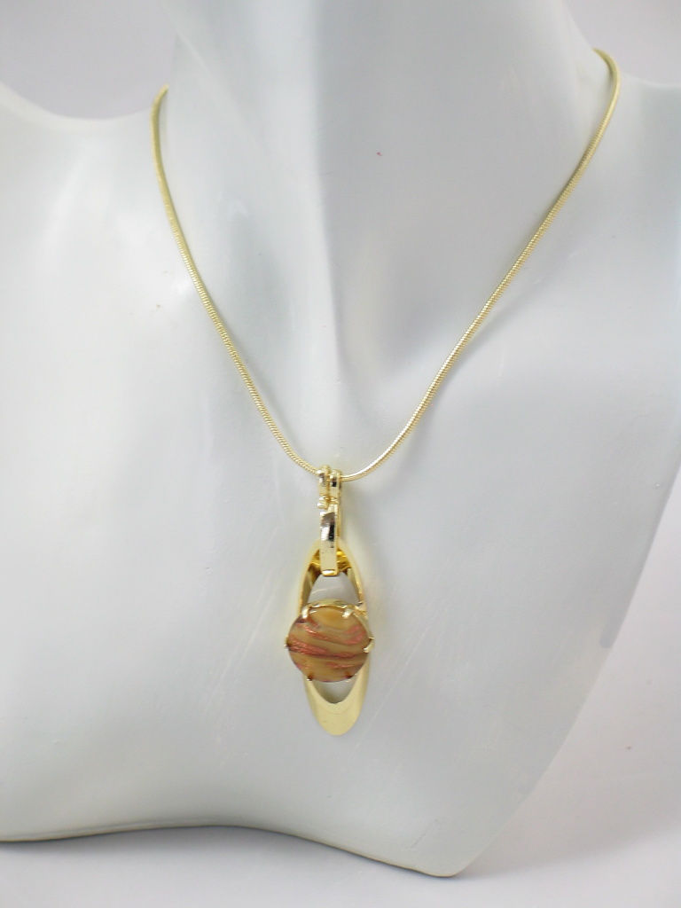 Hiraola's Product Image